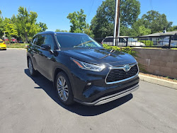 2021 Toyota Highlander Hybrid Platinum
