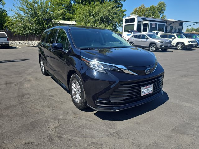 2022 Toyota Sienna LE